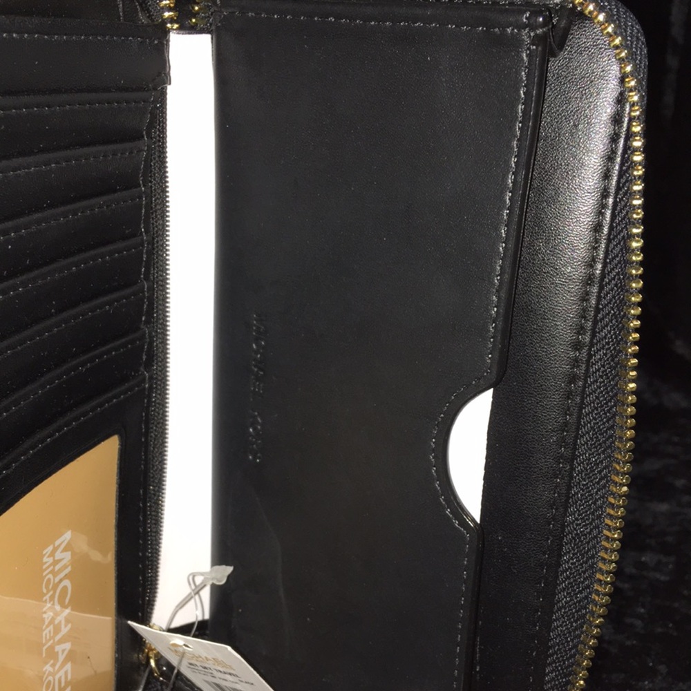 NWT Michael Kors Patent Leather Jet Set Wallet/ Phone Case Wristlet MSRP $178 - Picture 12 of 12